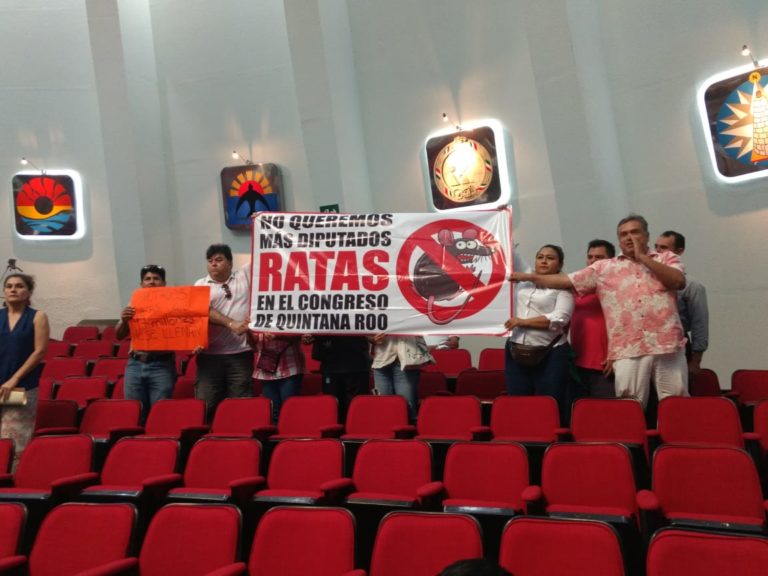 Califican a los diputados locales como parásitos, rateros y corruptos