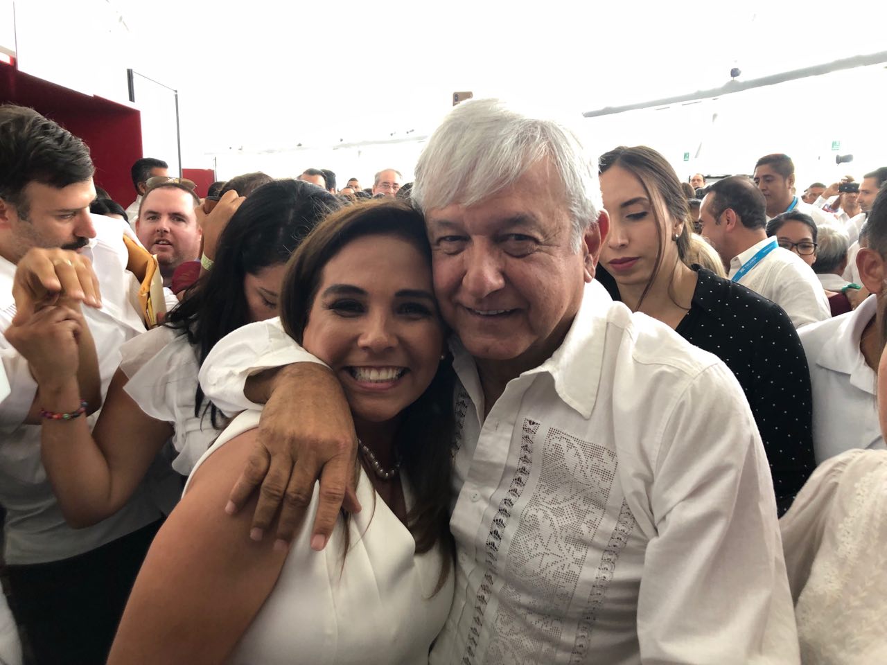 Mara Lezama y AMLO en Cancún