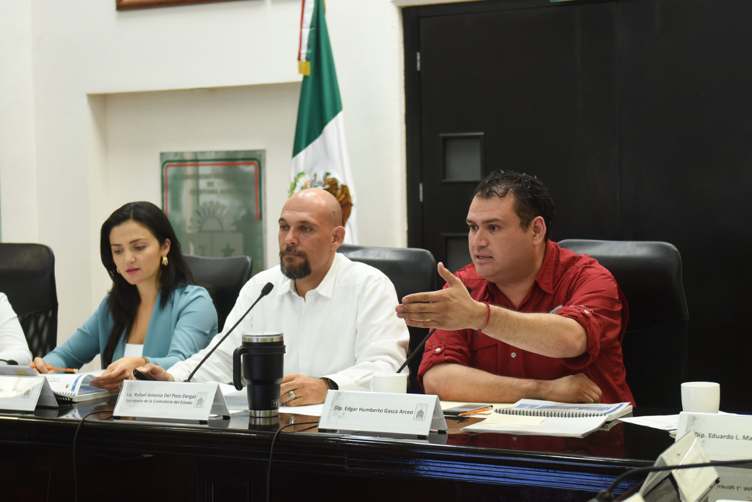 Diputado Edgar Gasca y Rafael Del Pozo, titular de Secoes