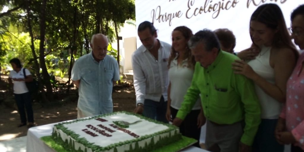 El pastel conmemorativo del 24 aniversario del Parque Kabah.