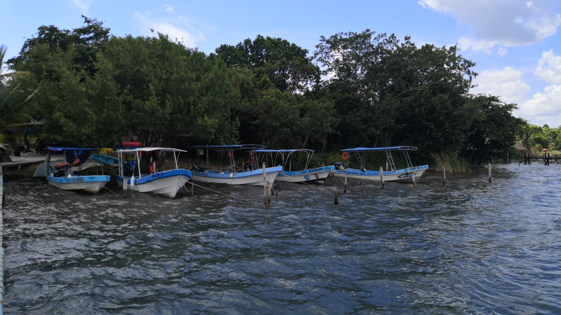 Prrestadores de servicios en la Laguna de Bacalar