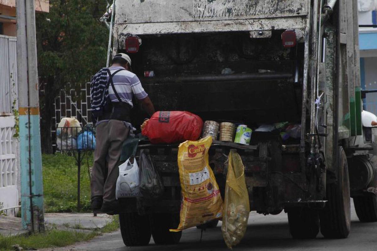 Juega el Congreso con la recoja de basura en Cancún