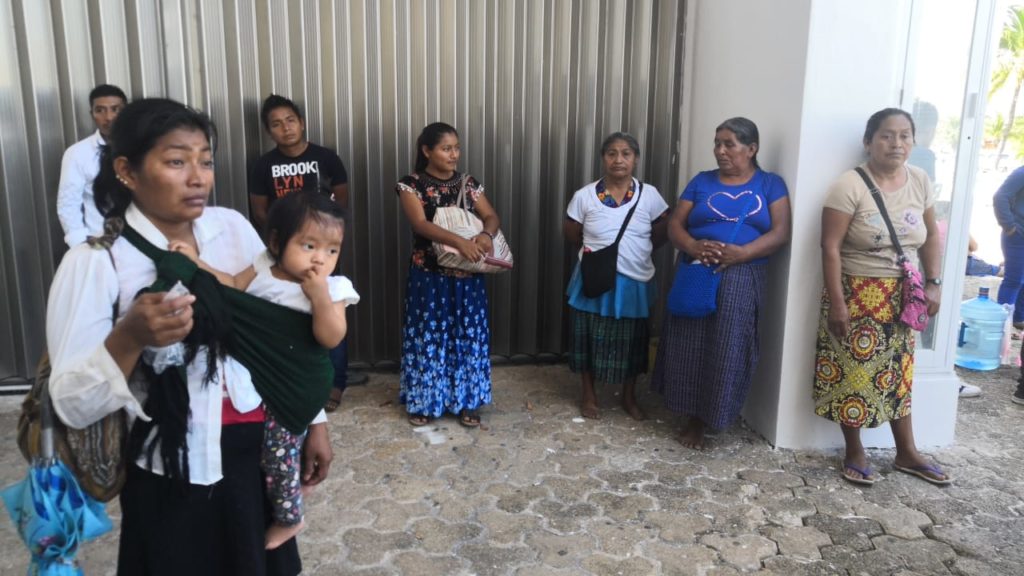 Mujeres llevaron a sus niños a la manifestación