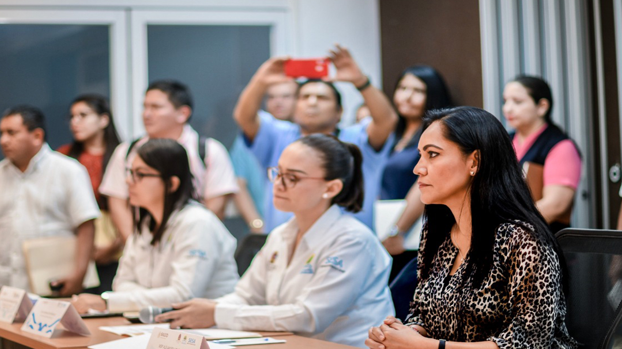 Alejandra Aguirre Crespo informó por mensaje del cambio de informe