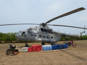 El helicóptero tipo MI-17 de la Armada de México con lo asegurado.