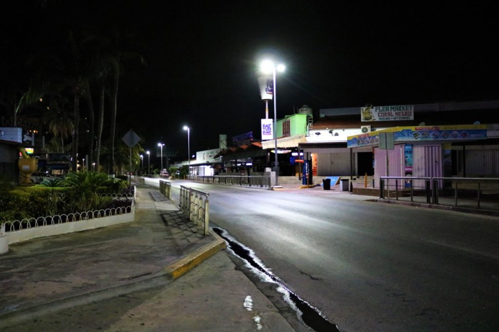 El bulevar Kukulcán, desolado a la altura del Party Center