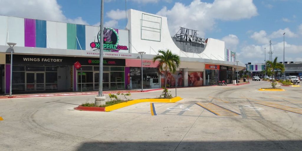 plazas comerciales