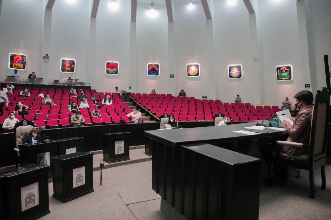 En sesión dominical improvisada, diputados concluyen periodo ordinario