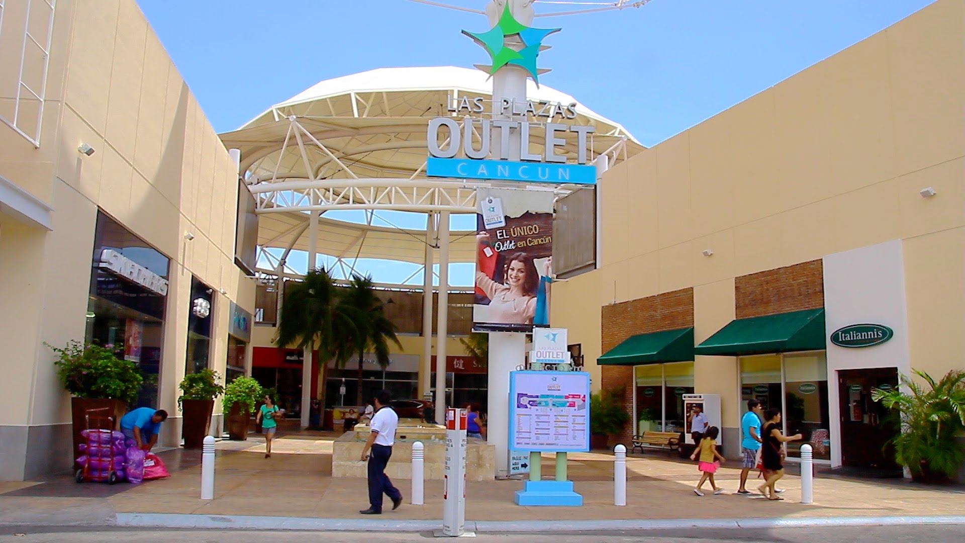 Plaza comercial Outlet en Cancún