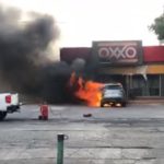 Incendio de vehículo y tienda Oxxo