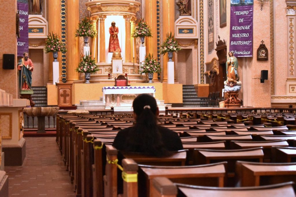 La Iglesia católica dicta medidas para los sacramentos