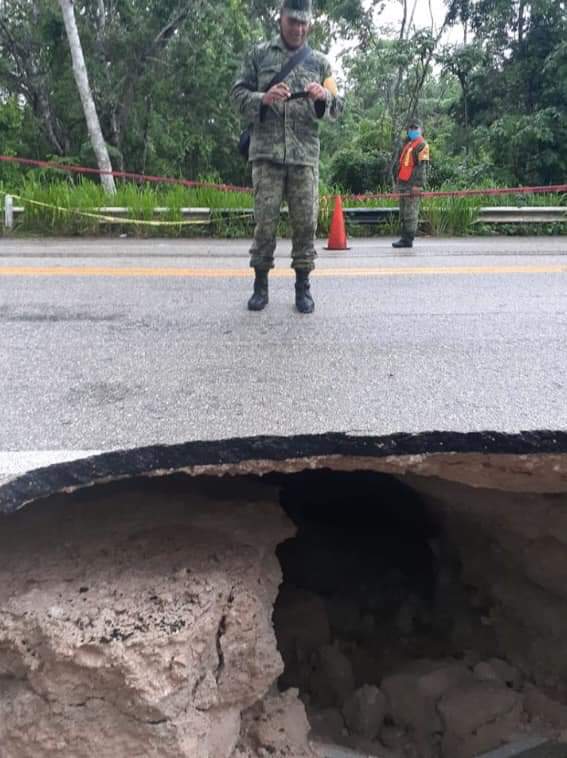 Las lluvias provocan desfondes en la carretera Chetumal-Escárcega