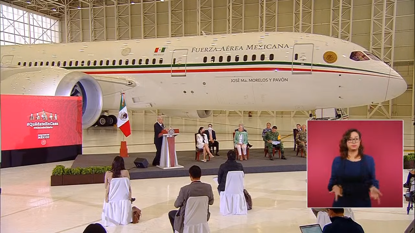 El Presidente presentó a medios el Avión Presidencial