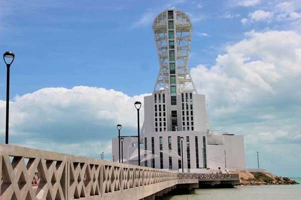 La Megaescultura sigue esperando la llegada de la Sectur.