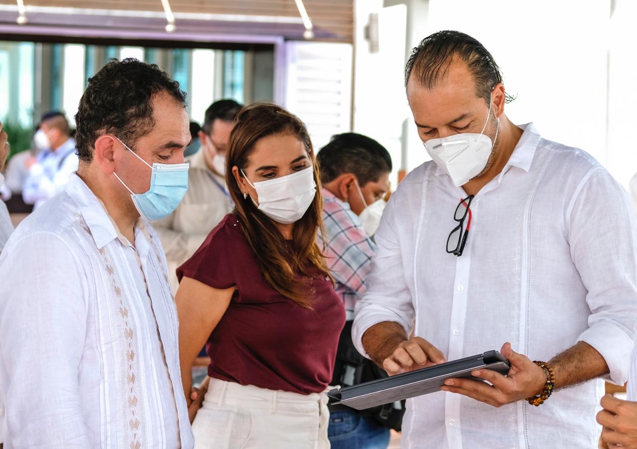 Arturo Herrera y Mara Lezama en Cancún