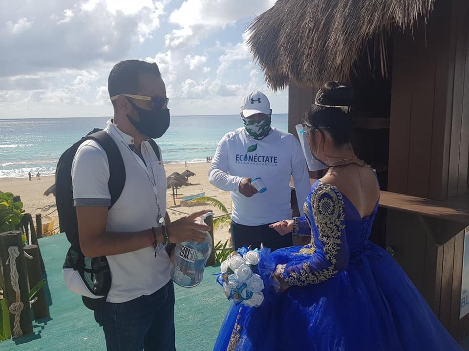 Buena respuesta de la gente en el primer día de apertura de playas en Cancún