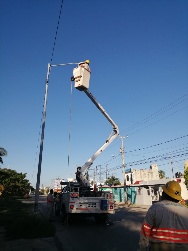 Ilumina Cancún con cambio de luminarias