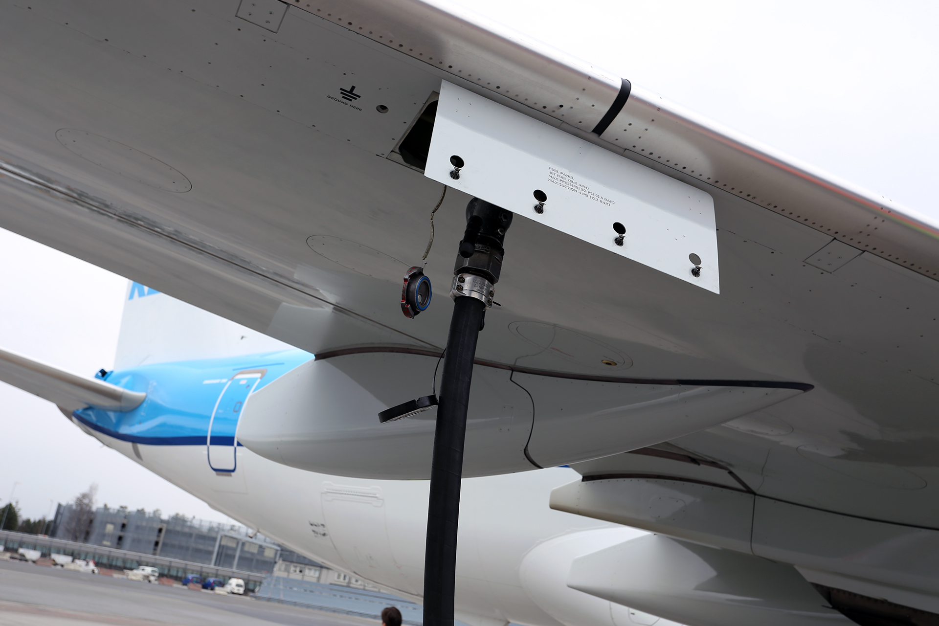 avión de interjet cargando turbosina