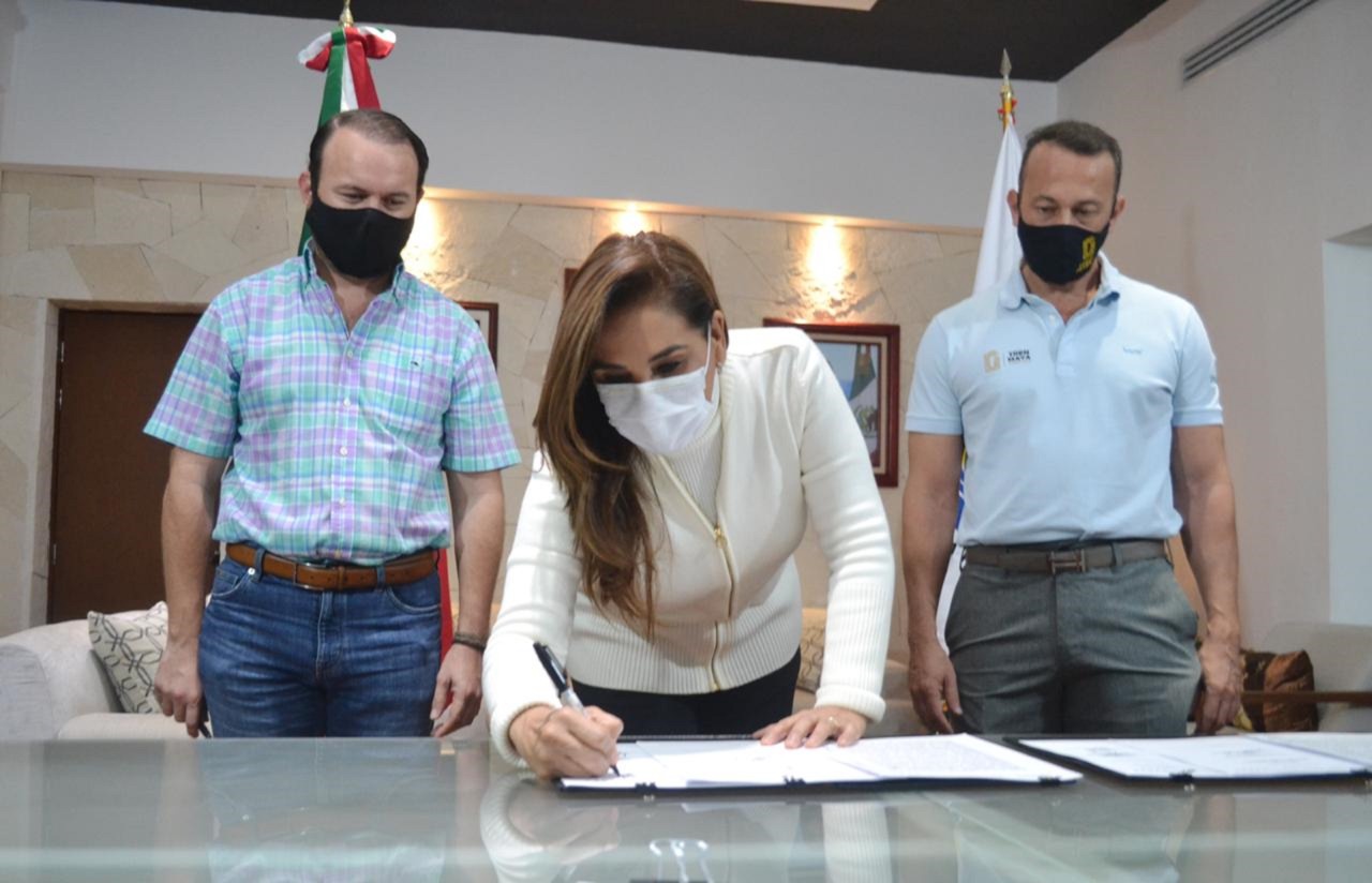 Mara Lezama firma convenio del Tren Maya