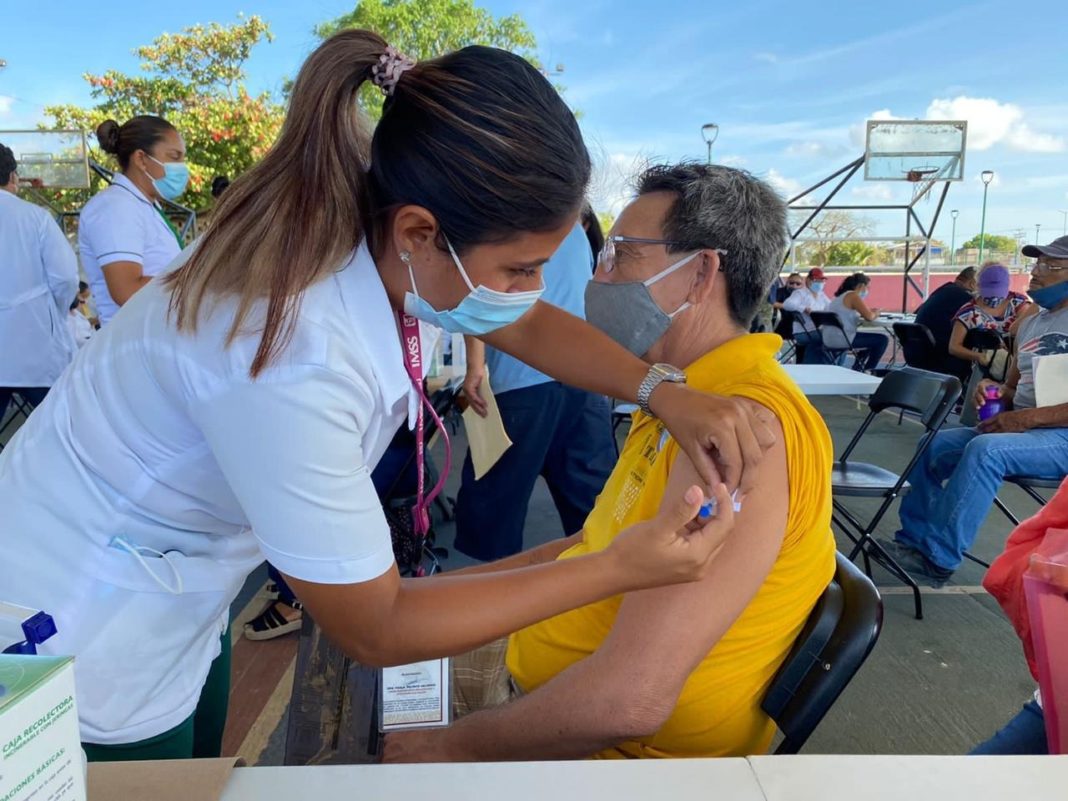 Vacunación en Cancún