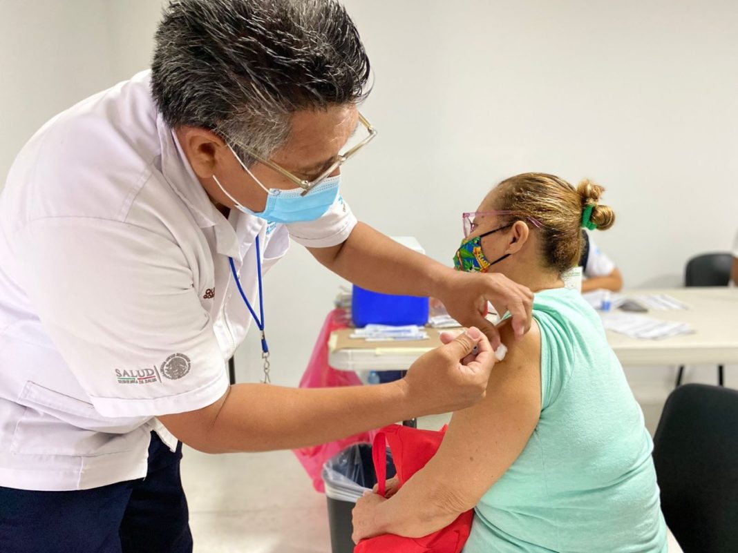 Vacunación en Cancún