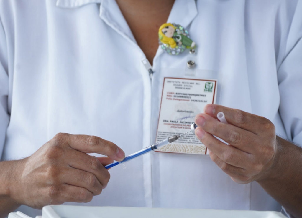 Aceleran vacunación a personas de 30 a 39 años en Quintana Roo