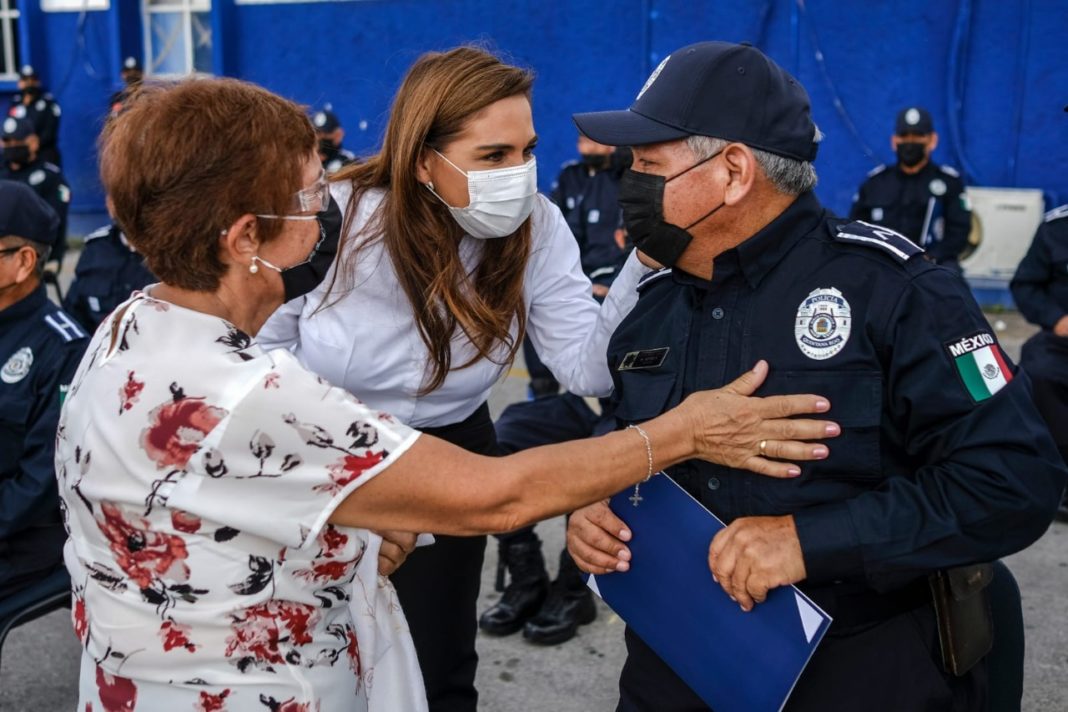 Retiro de policías de Cancún