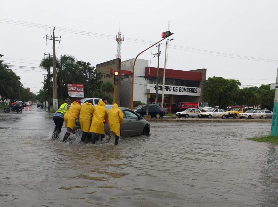 Calles y avenidas inundadas en Chetumal