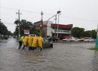 Calles y avenidas inundadas en Chetumal