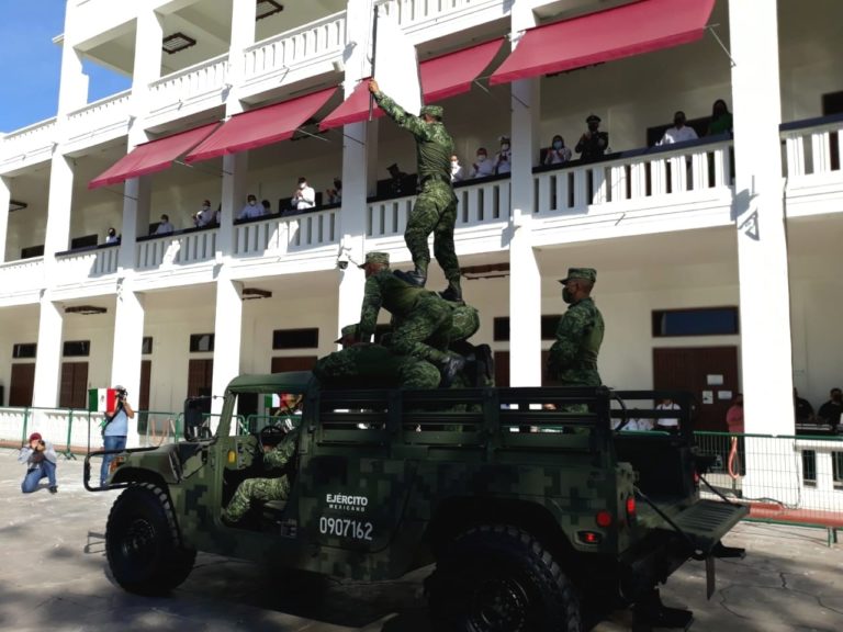 Así fue el desfile conmemorativo de la Revolución en Chetumal (fotos)