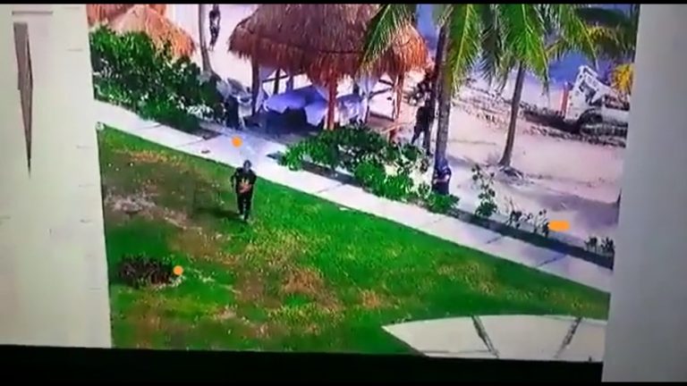 Video de comando del narco disparando en playa de hotel de Puerto Morelos