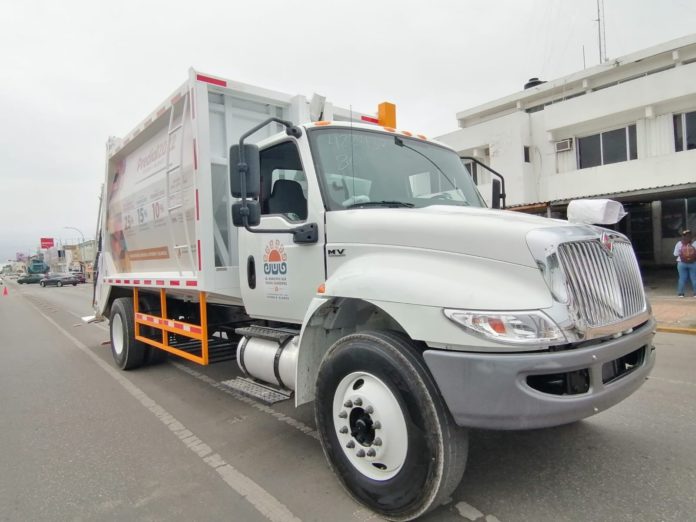 camión recolector de basura en nuevas rutas