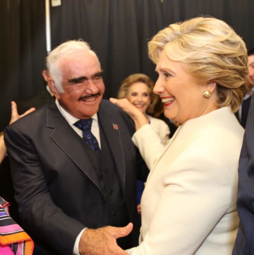 Vicente Fernández y Hillary Clinton