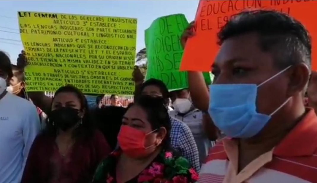 Protestan maestros indígenas