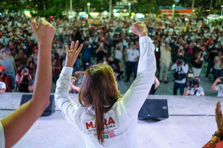 Mara Lezama festeja el 52 aniversario de Cancún