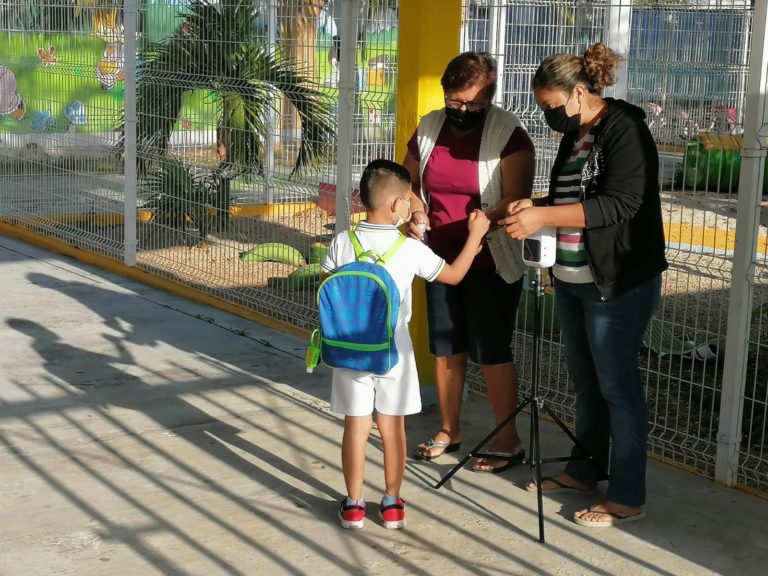 Estudiantes concluirán ciclo escolar sin uniforme para evitar deserción