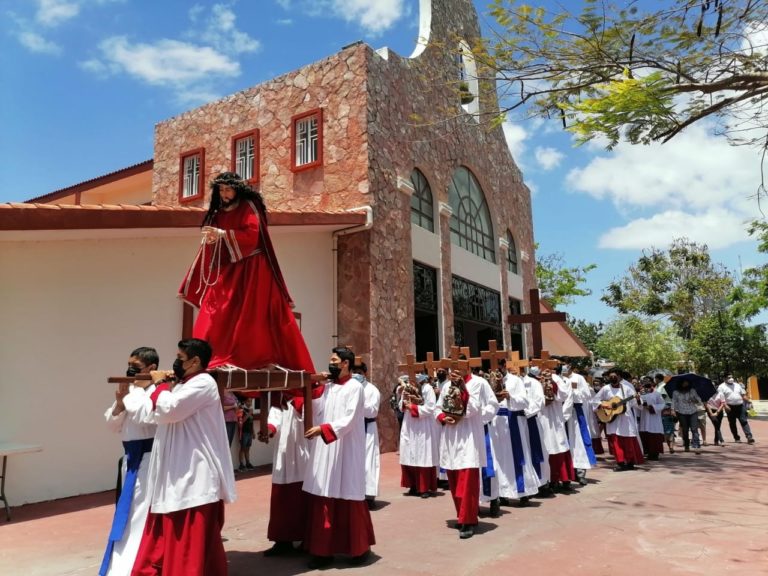 Resucitan el viacrucis en Seminario Menor de Chetumal