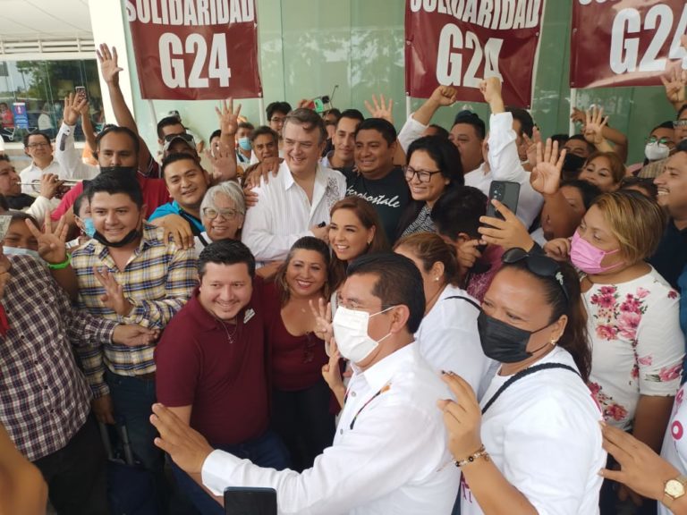 Reciben Mara y el G24 al canciller Marcelo Ebrard en el Aeropuerto de Cancún