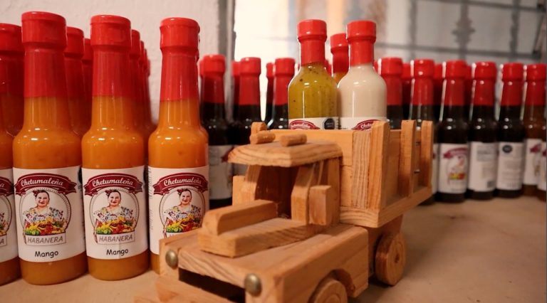 Amazon y SEDE firman acuerdo en beneficio de microempresarios