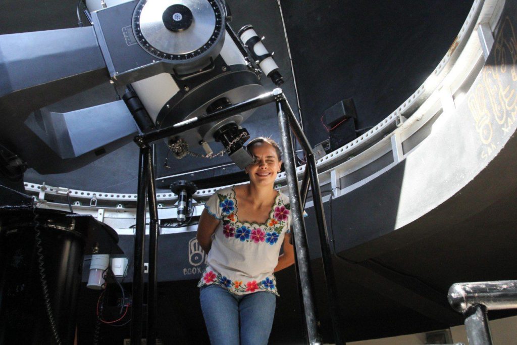 Ana Paty Peralta eclipse