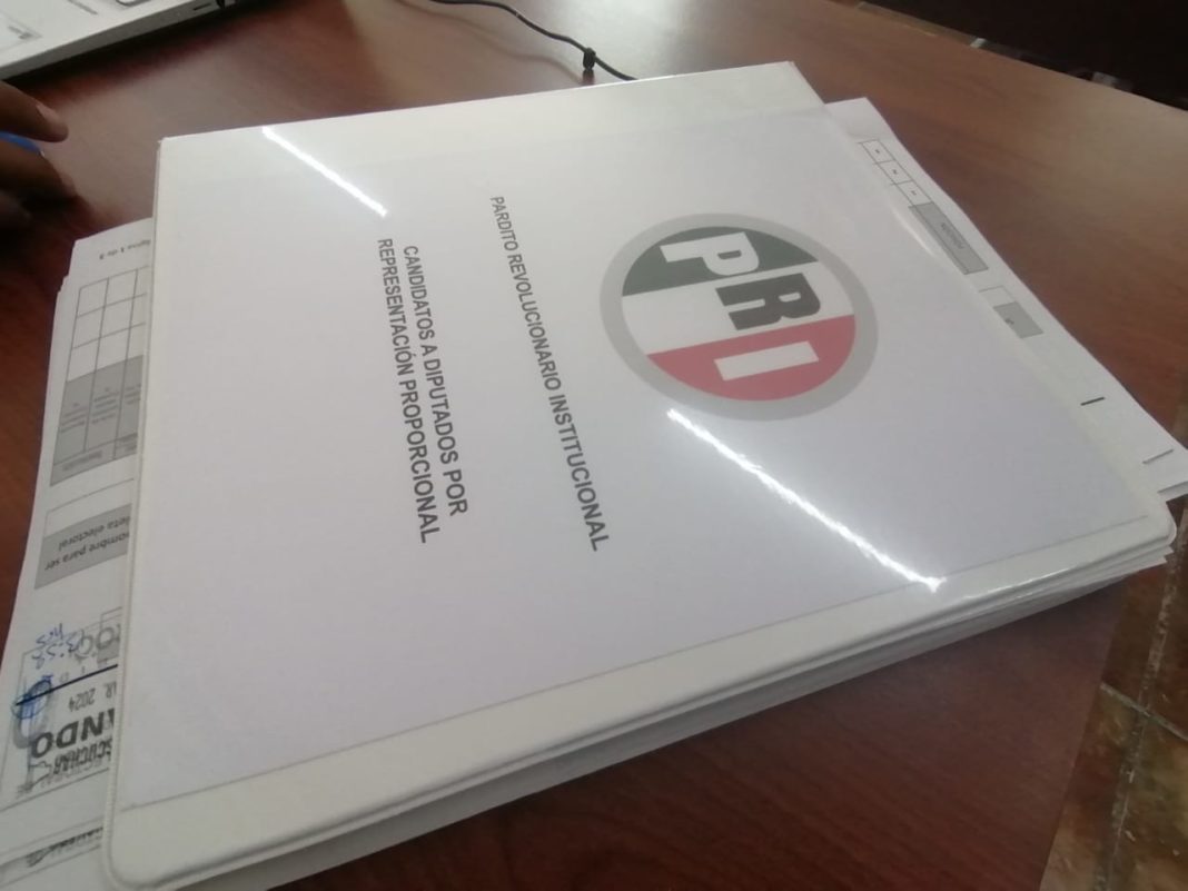 El PRI registró a sus candidatos plurinominales a diputados ante el Instituto Electoral de Quintana Roo (Ieqroo).