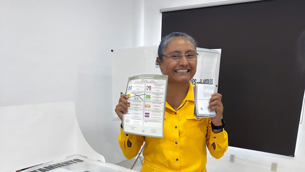 Marcela Rojas López vota