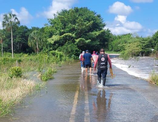 tramo carretero inundado