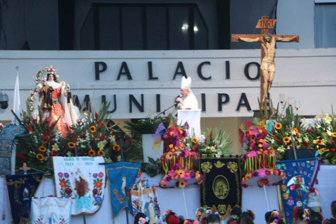 Paseo de la virgen cierra la Feria del Carmen 2025