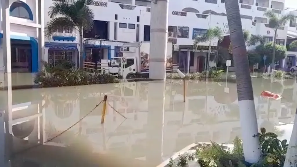 Oleaje de hasta 4 metros en Puerto Vallarta por el huracán Priscilla Puerto Vallarta